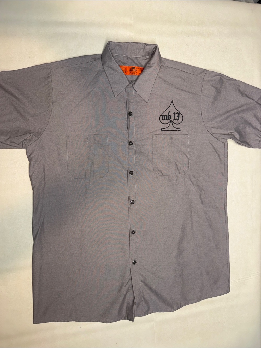 Casual Short-Sleeve Button-Down Shirt in Light Gray with Spade Logo